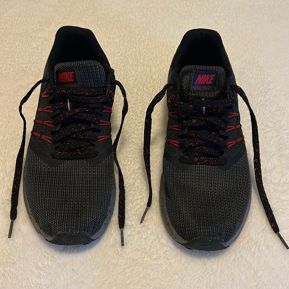 Men Nike sneaker size 9 worn twice